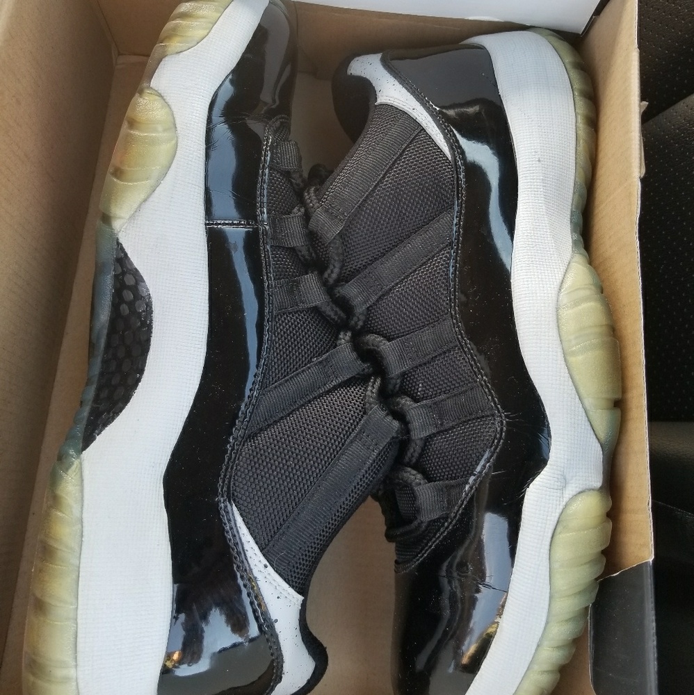 JORDAN RETRO 11'S LOW